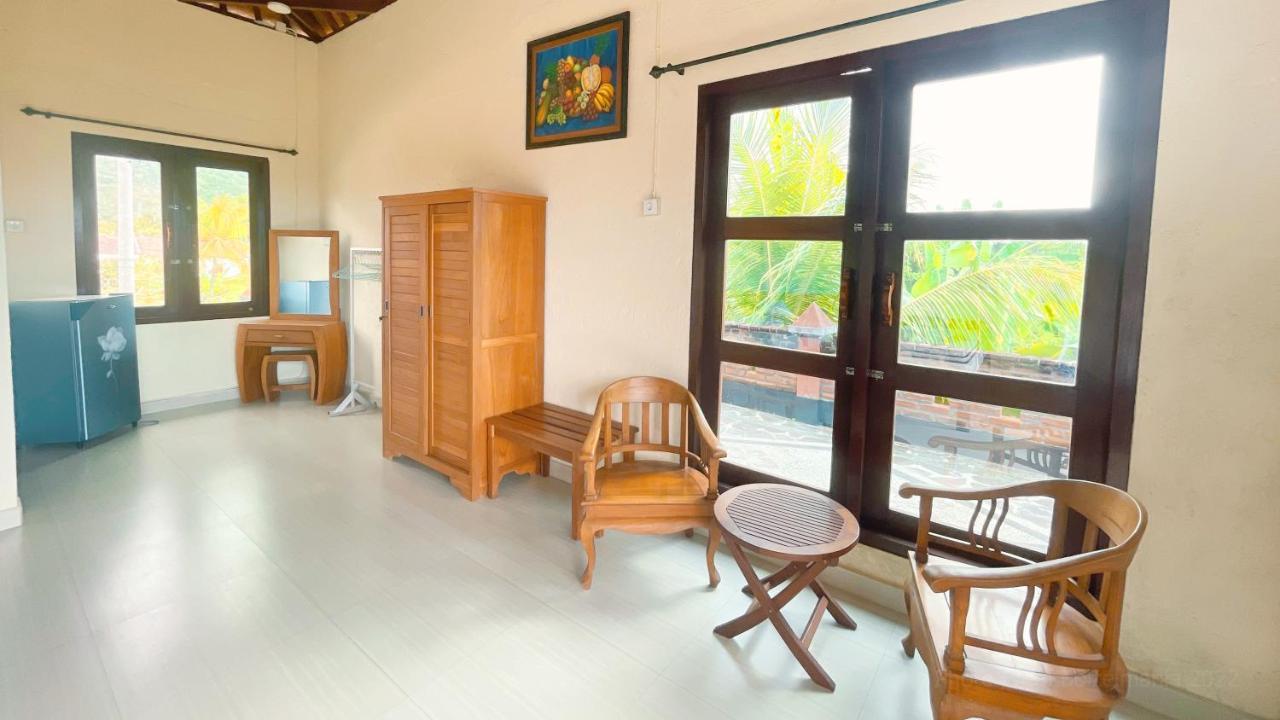Hotel Bottelmania à Lovina Beach Extérieur photo