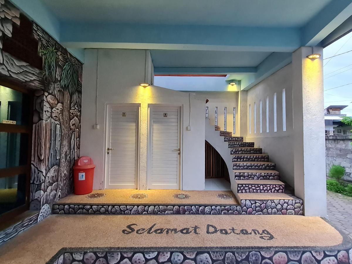 Hotel Bottelmania à Lovina Beach Extérieur photo