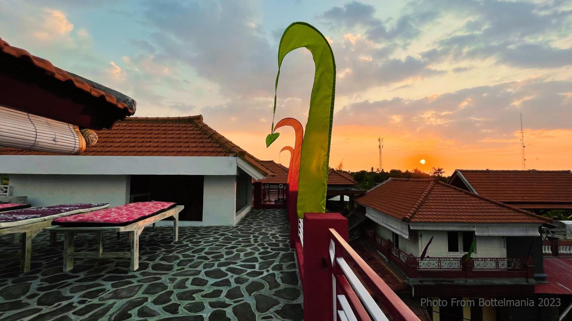Hotel Bottelmania à Lovina Beach Extérieur photo
