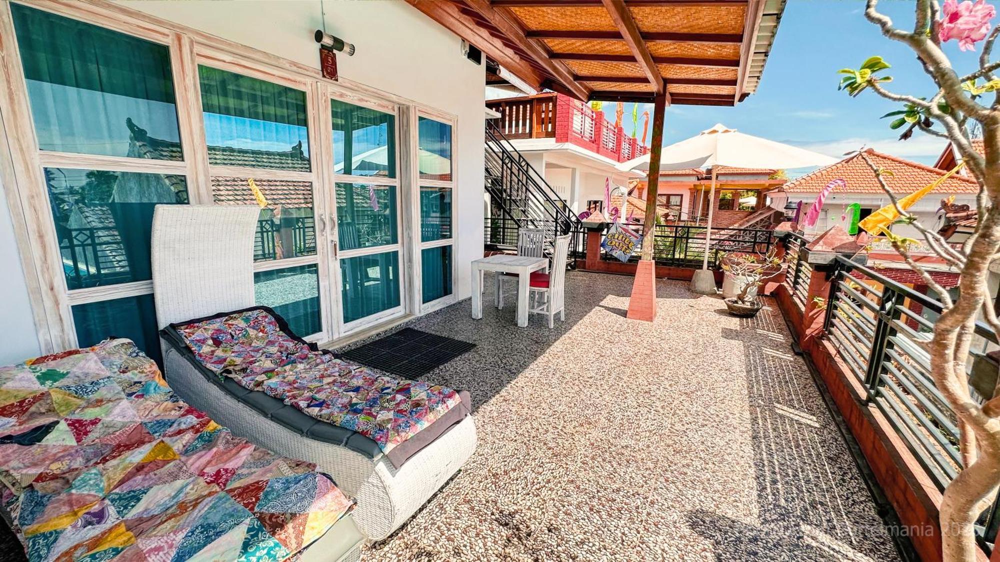 Hotel Bottelmania à Lovina Beach Extérieur photo