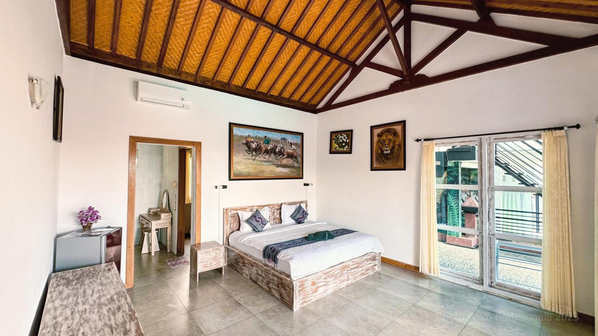 Hotel Bottelmania à Lovina Beach Extérieur photo
