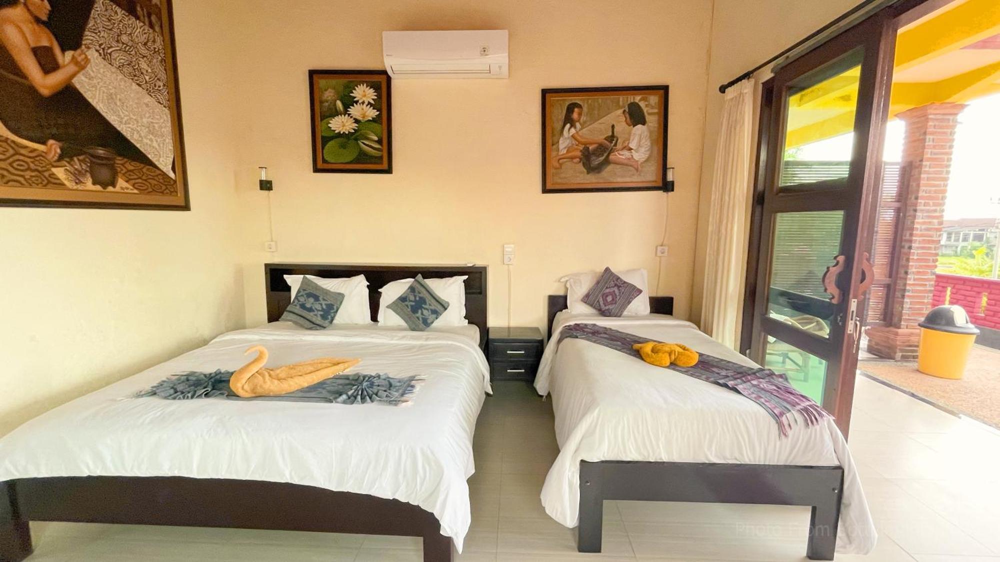 Hotel Bottelmania à Lovina Beach Extérieur photo